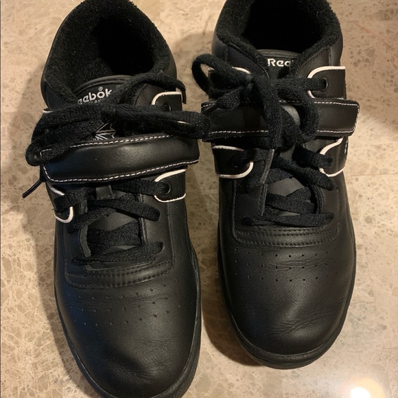 متكامل المصادقة التطعيم reebok shoes 